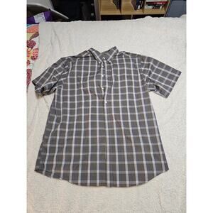 Mens short sleeved button up shirt